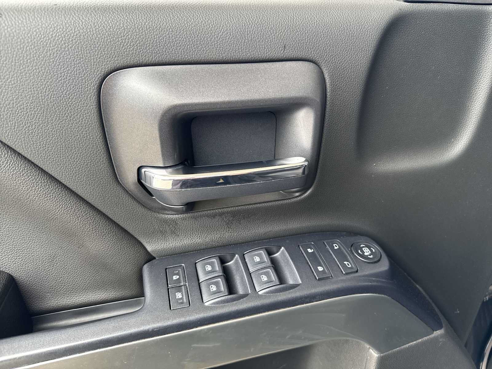 Used 2018 Chevrolet Silverado 1500 LT w/ All Star Edition AWD/4WD image 14