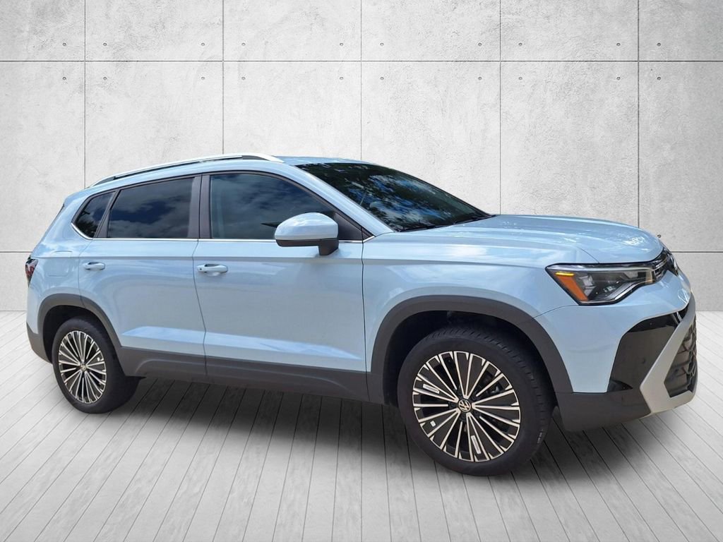 Used 2025 Volkswagen Taos SE FWD image 3