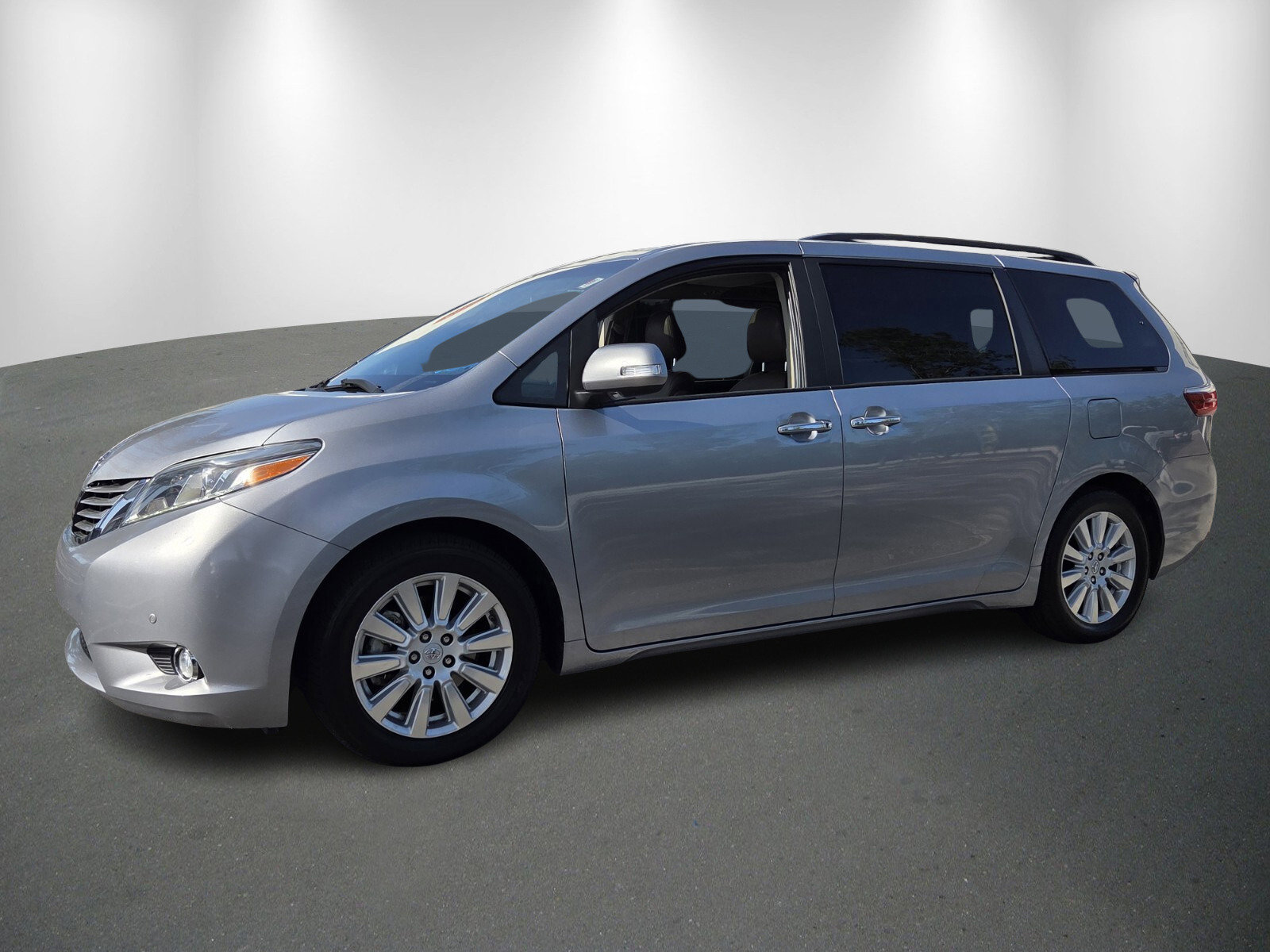 Used 2017 Toyota Sienna Limited image 3
