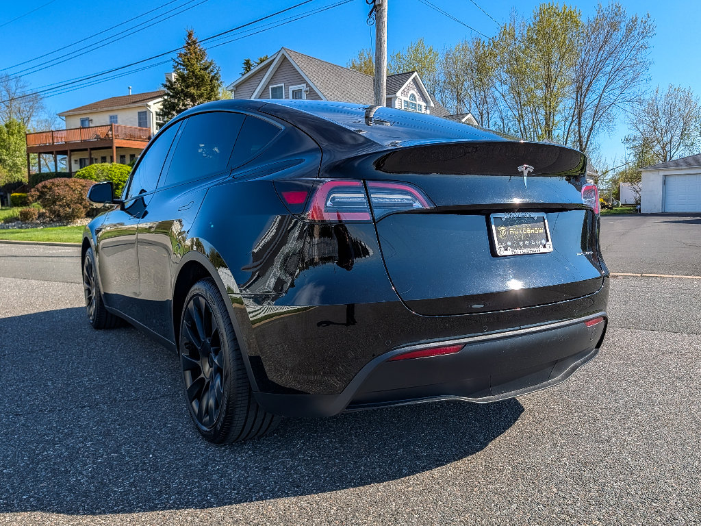 Used 2022 Tesla Model Y Long Range image 8