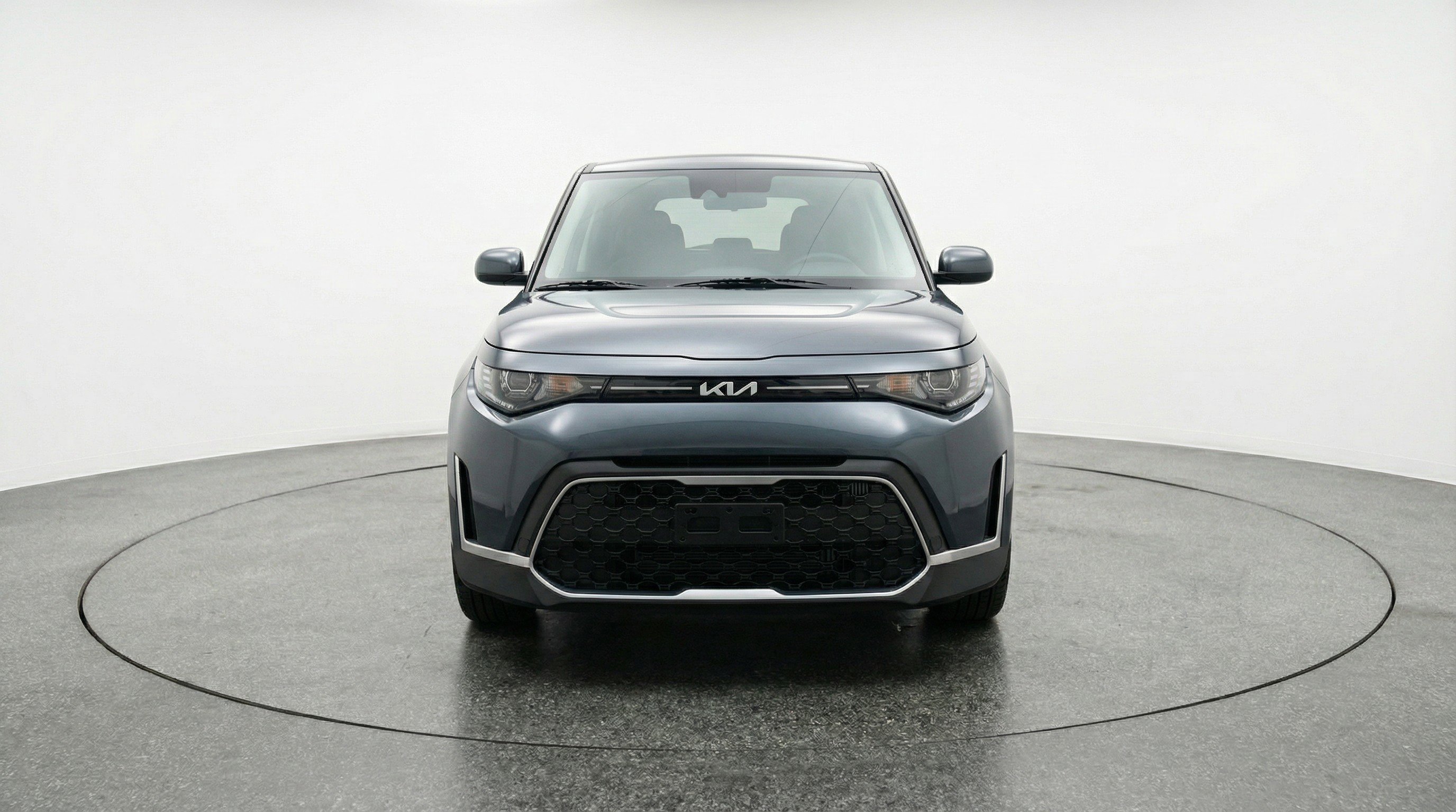 Used 2025 Kia Soul LX w/ LX Technology Package image 2