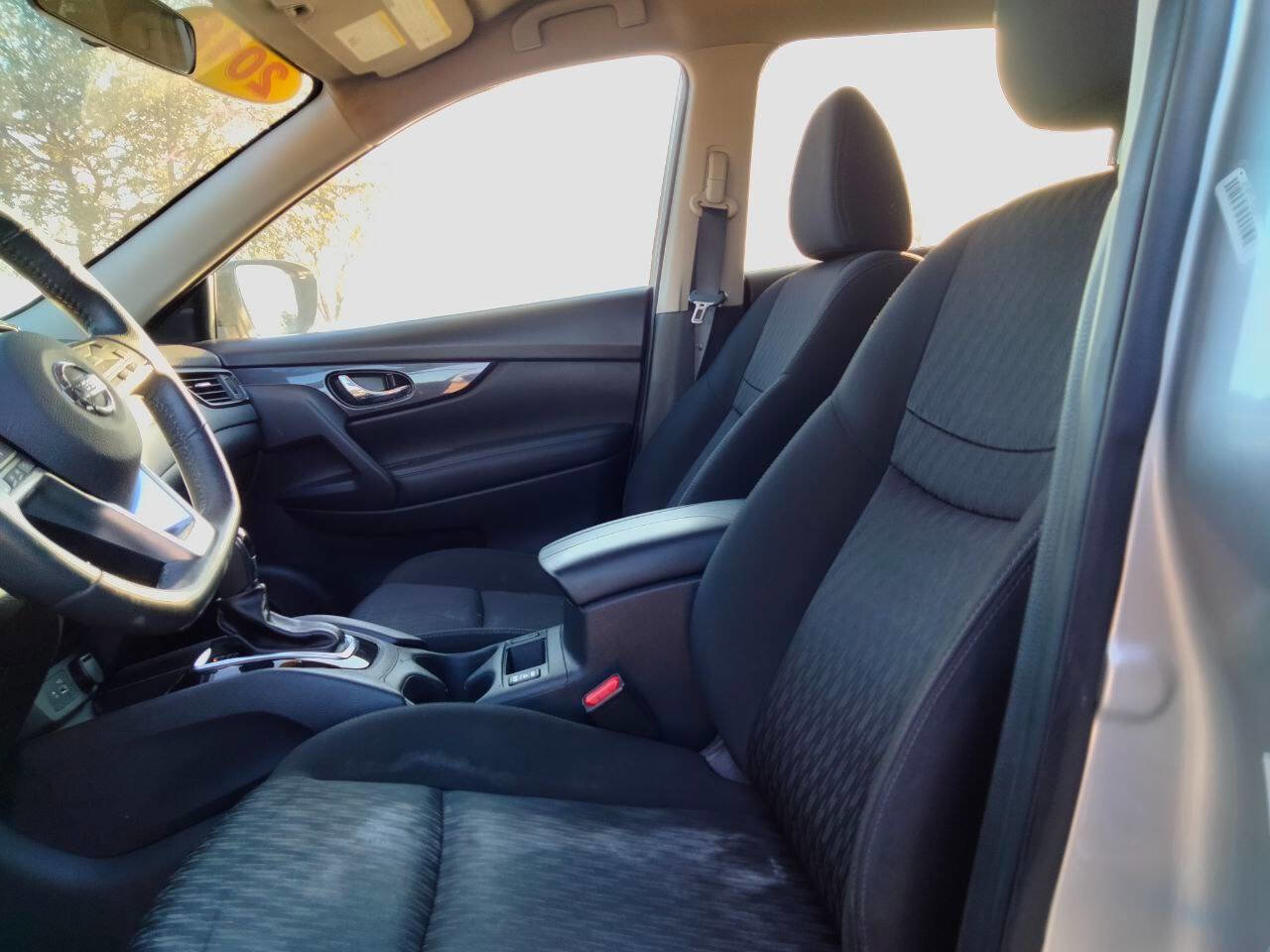 Used 2018 Nissan Rogue SV image 10