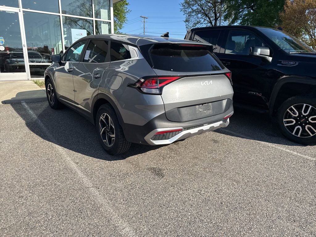 Used 2024 Kia Sportage LX image 9