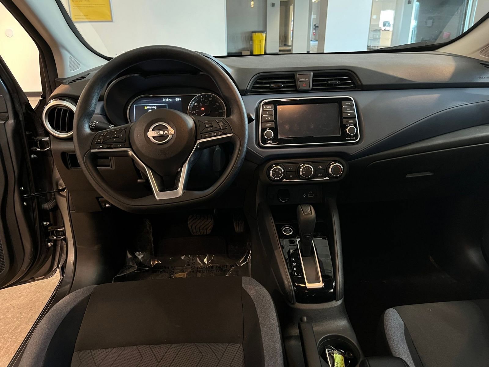 Used 2025 Nissan Versa SV image 33