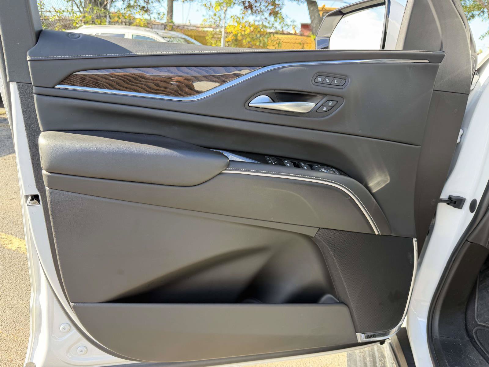 Used 2023 Cadillac Escalade Sport Platinum w/ LPO, ONYX Package AWD/4WD image 17