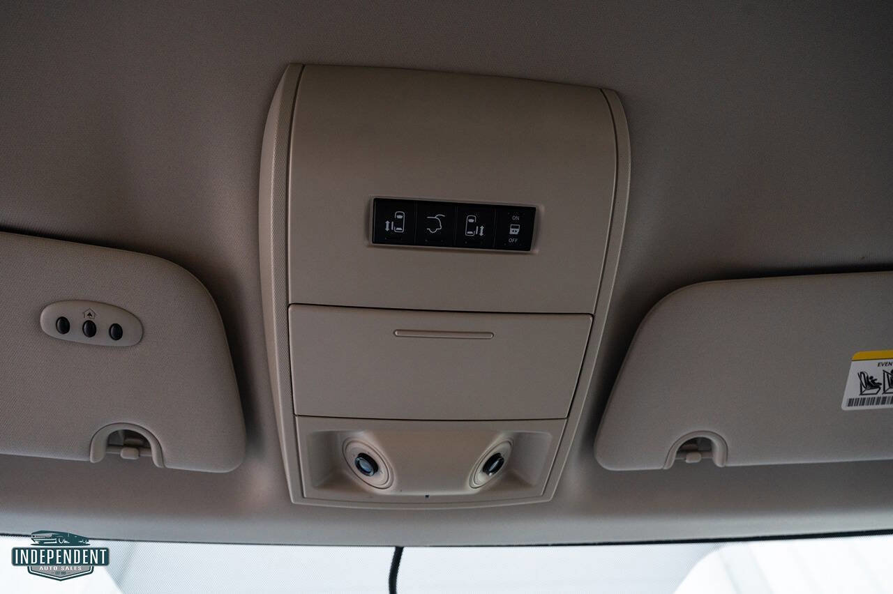 Used 2014 Chrysler Town & Country Touring image 28