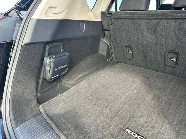 Used 2025 Nissan Rogue SV FWD image 28