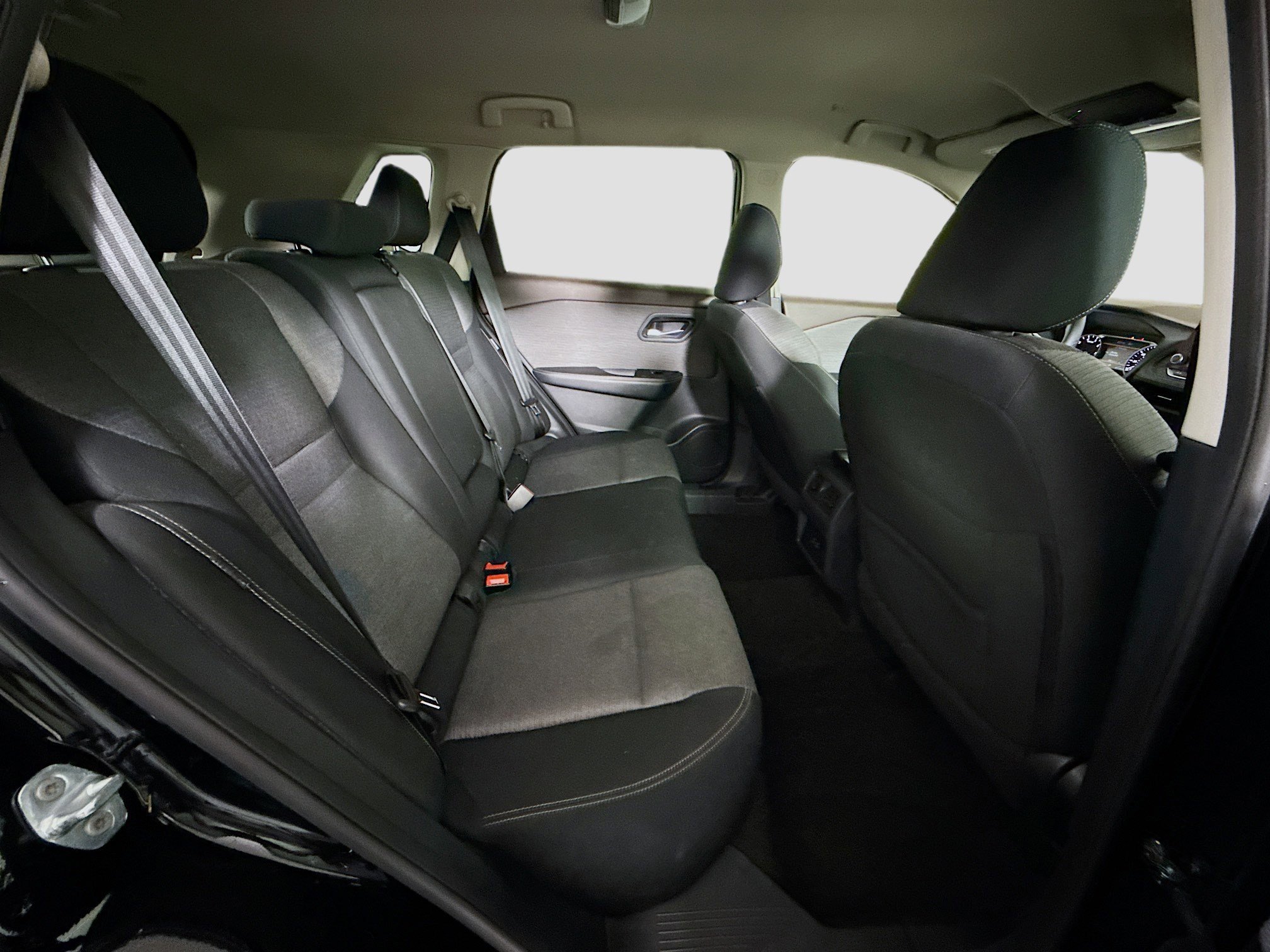 Used 2023 Nissan Rogue SV image 27