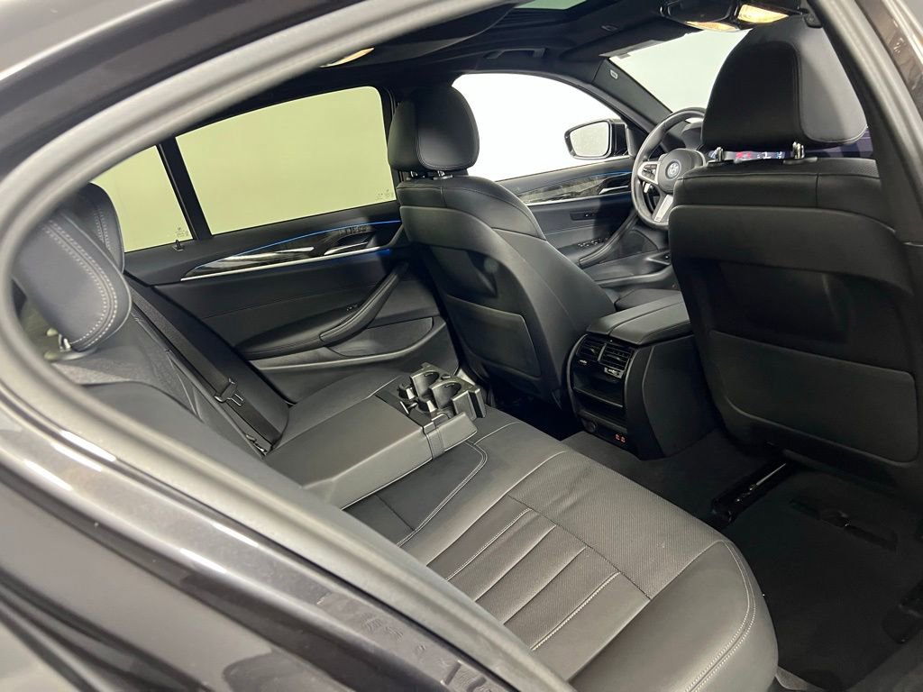 Used 2023 BMW 530e w/ M Sport Package image 28