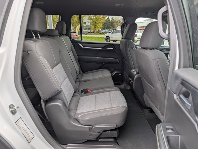 Used 2025 GMC Acadia Elevation image 17