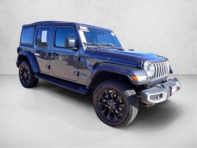 Used 2025 Jeep Wrangler Sahara image 6
