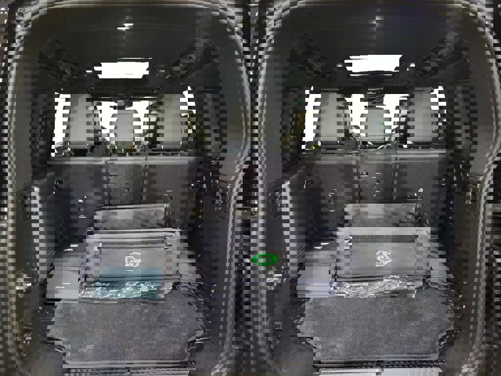 New 2026 Land Rover Defender 110 image 27