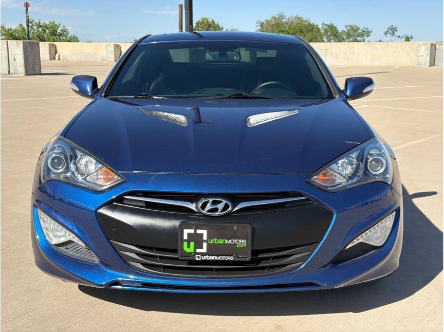 Used 2015 Hyundai Genesis 3.8 RWD image 2