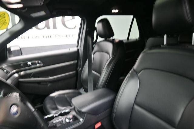Used 2019 Ford Explorer XLT w/ Equipment Group 202A AWD/4WD image 16
