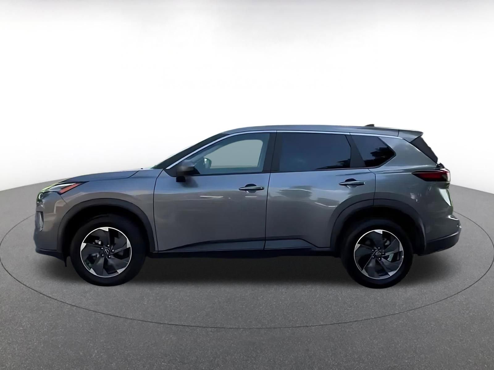 Used 2025 Nissan Rogue SV FWD image 9