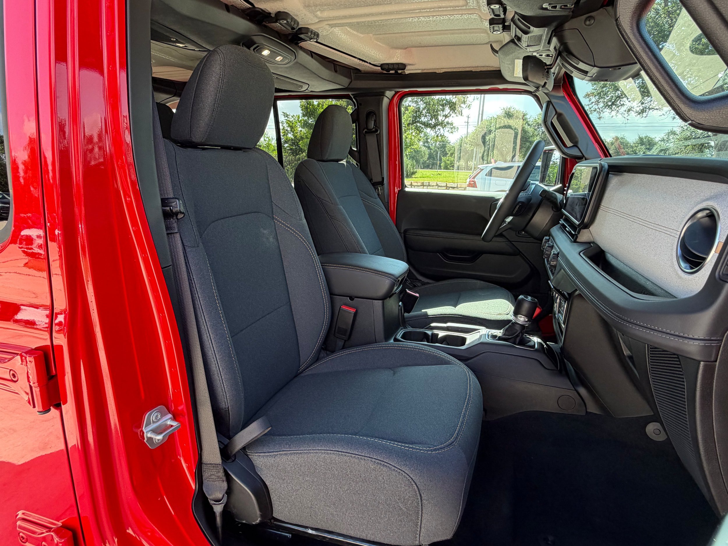 Used 2025 Jeep Wrangler Unlimited Sahara AWD/4WD image 12