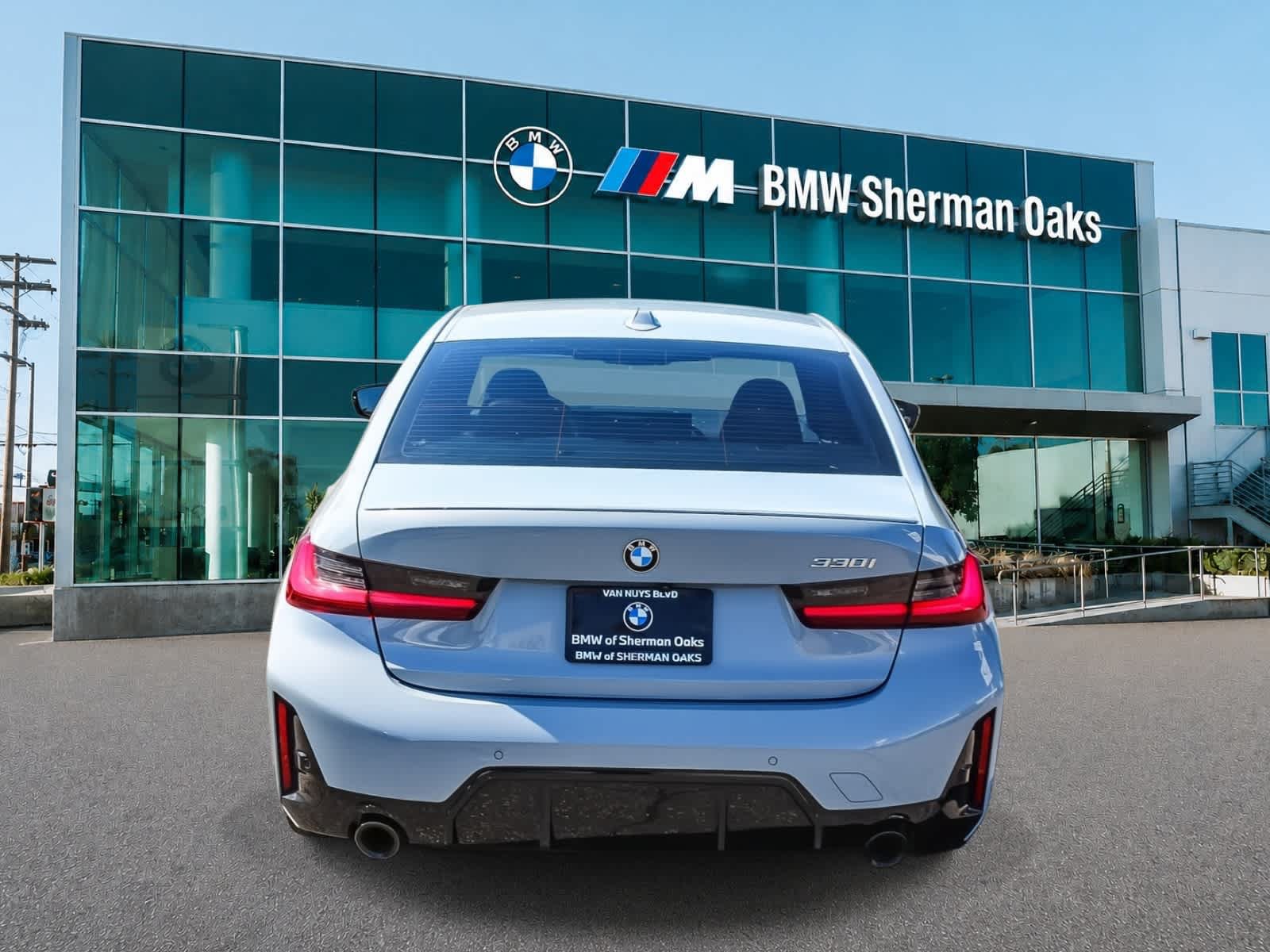 Used 2023 BMW 330i Sedan w/ M Sport Package RWD image 5
