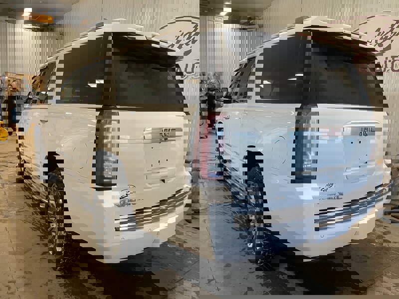 Used 2015 GMC Yukon XL Denali w/ Touring Package AWD/4WD image 3