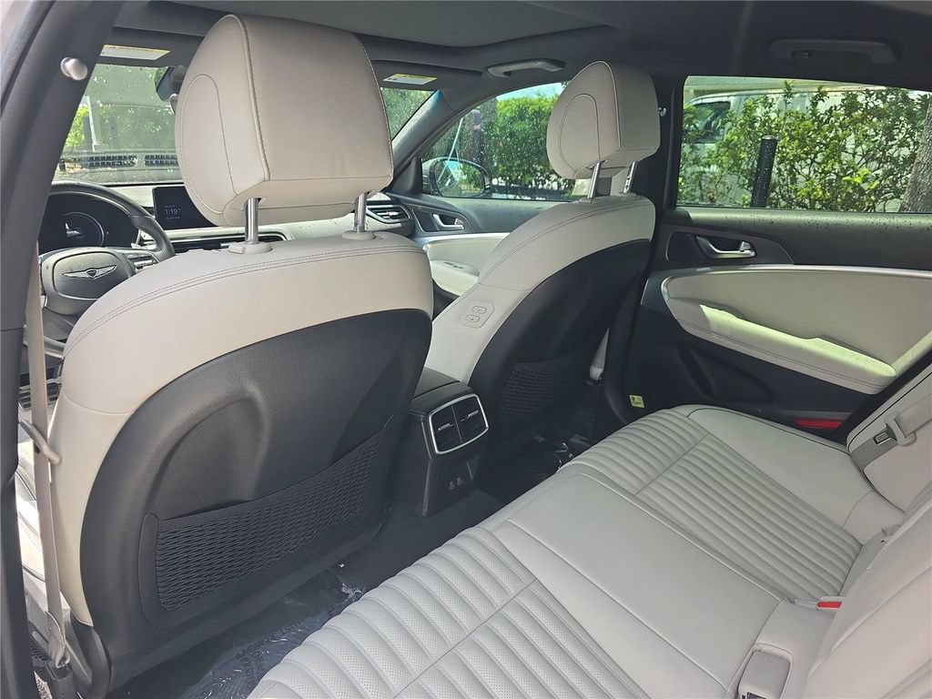 Used 2024 Genesis G70 3.3T Advanced RWD image 10