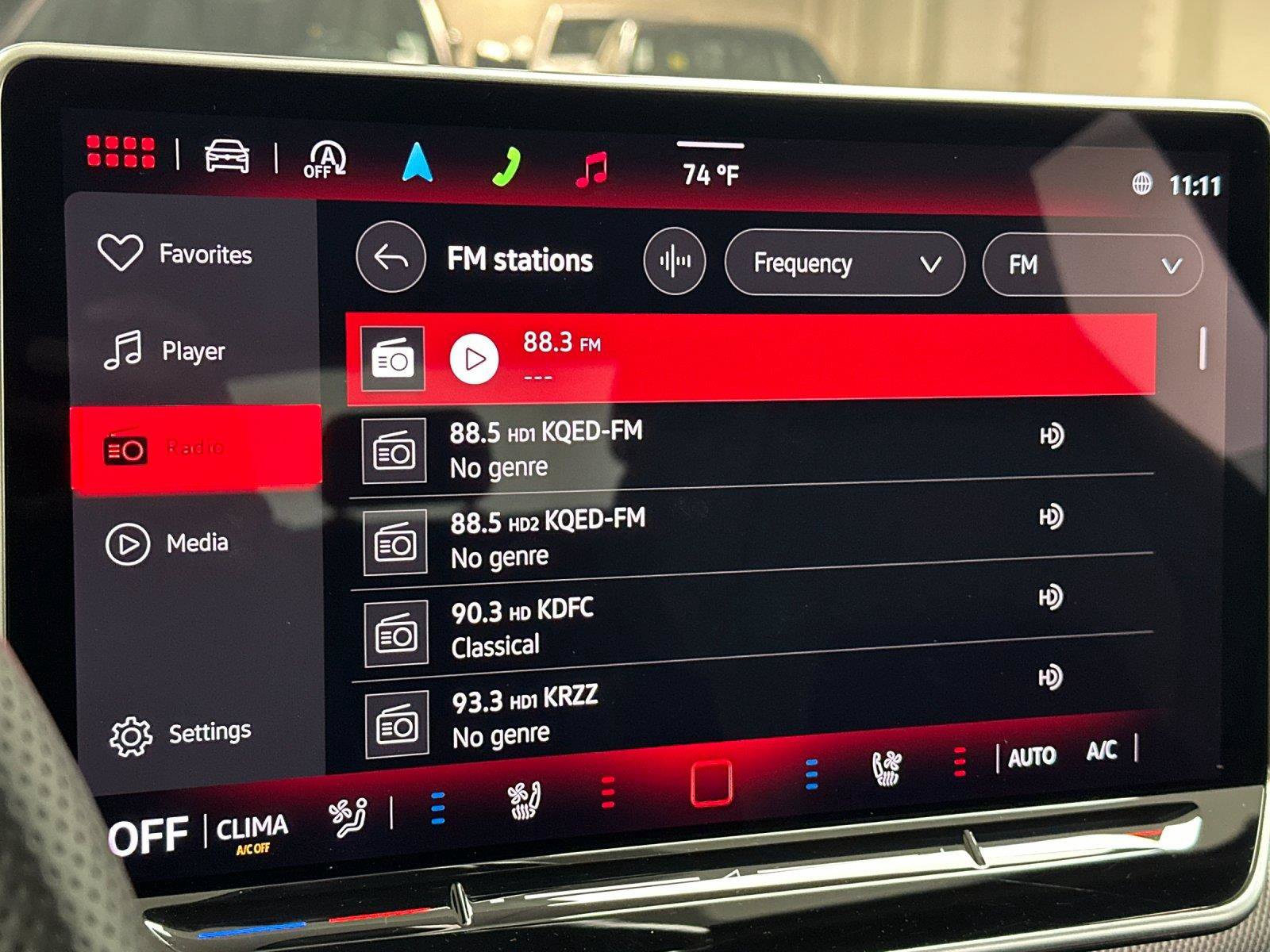 Used 2025 Volkswagen GTI SE FWD image 17