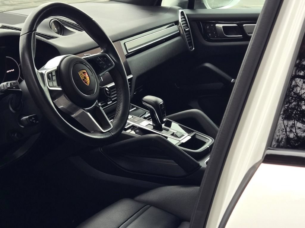 Used 2023 Porsche Cayenne Platinum Edition AWD/4WD image 4