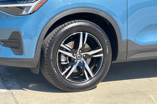 Certified 2025 Volvo XC40 B5 Core AWD/4WD image 30