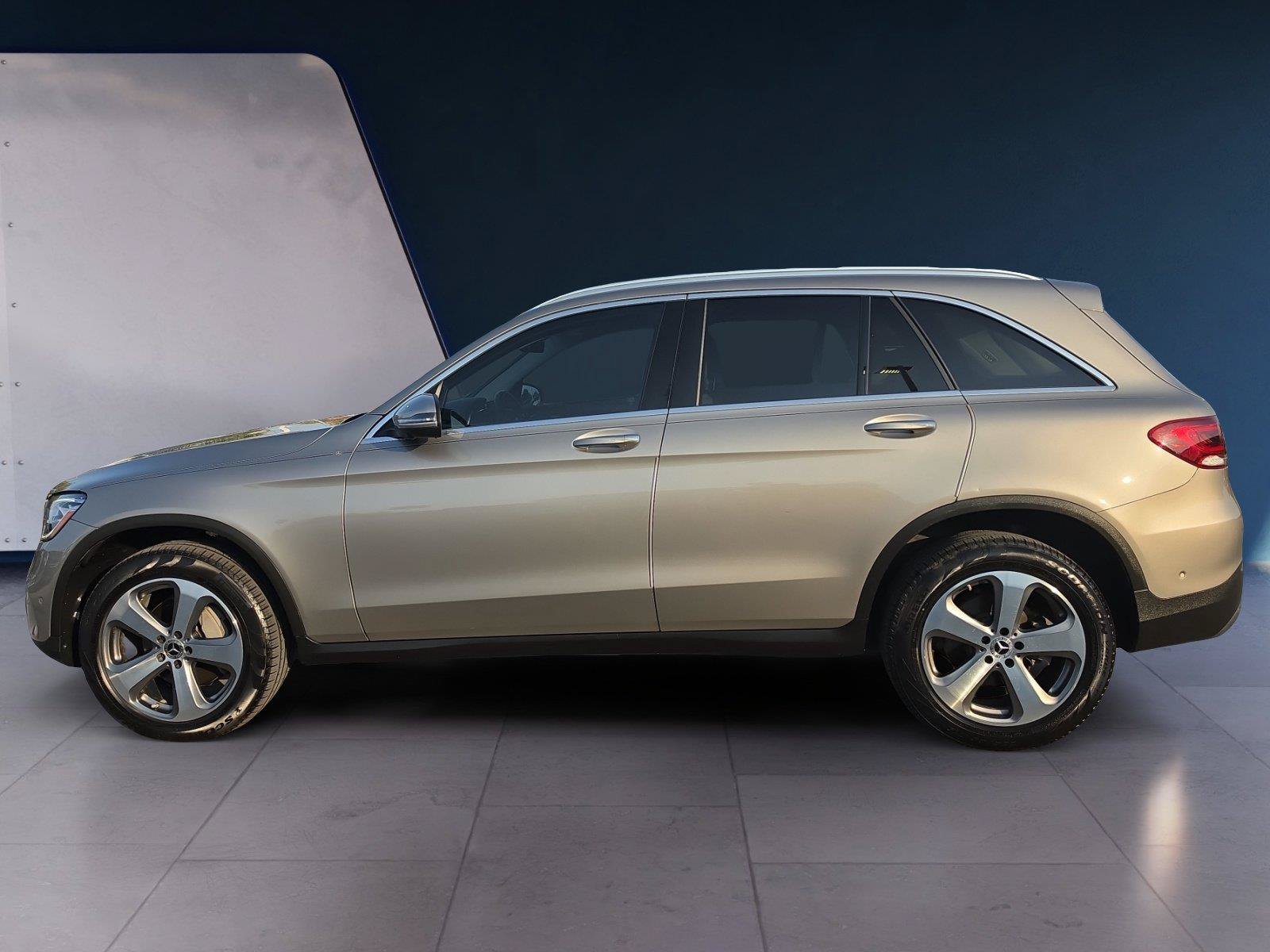 Used 2022 Mercedes-Benz GLC 300 image 2