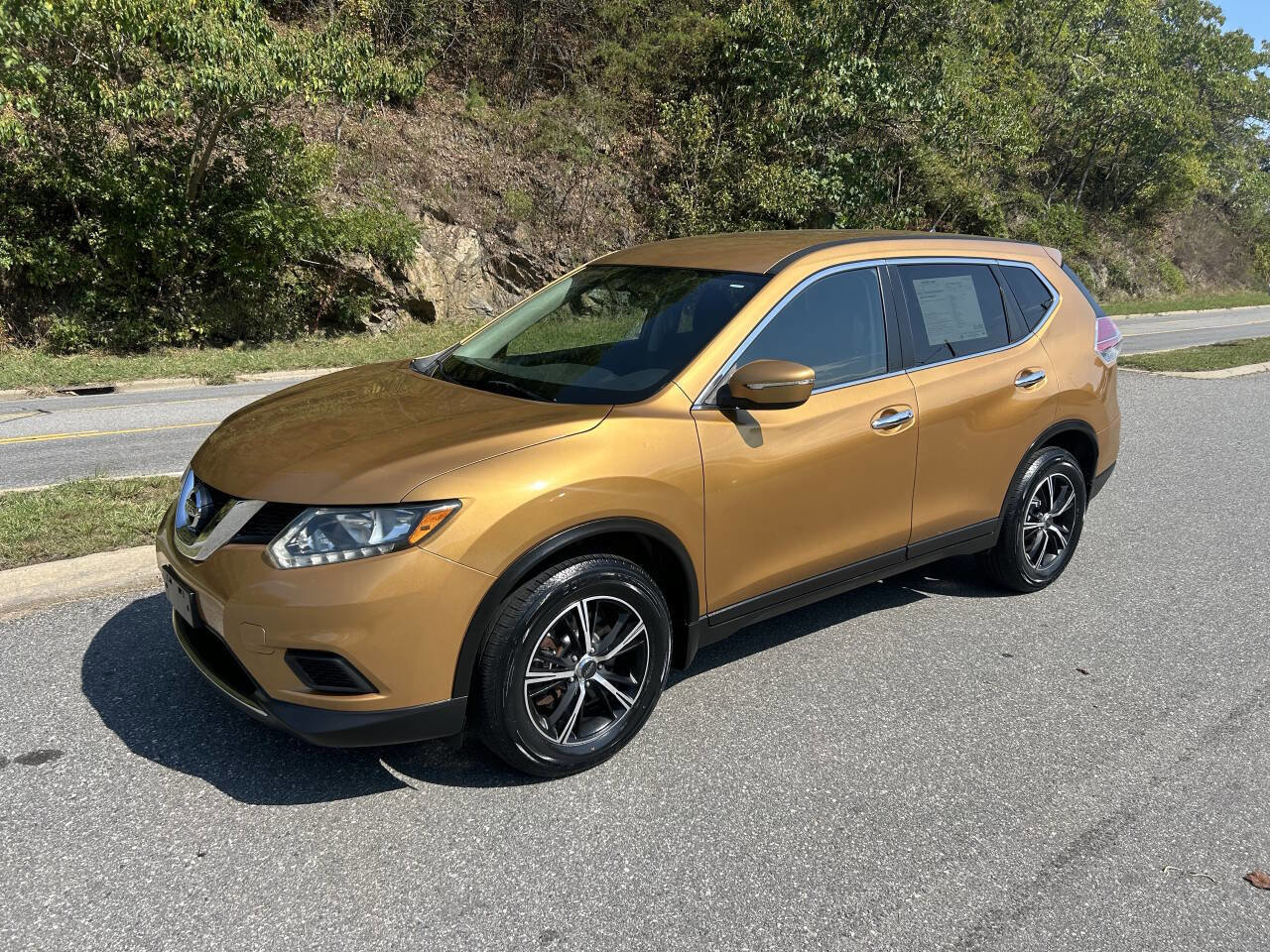 Used 2014 Nissan Rogue S w/ S Family Package image 2