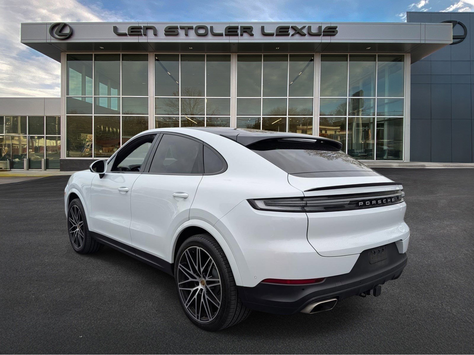 Used 2024 Porsche Cayenne Coupe AWD/4WD image 5