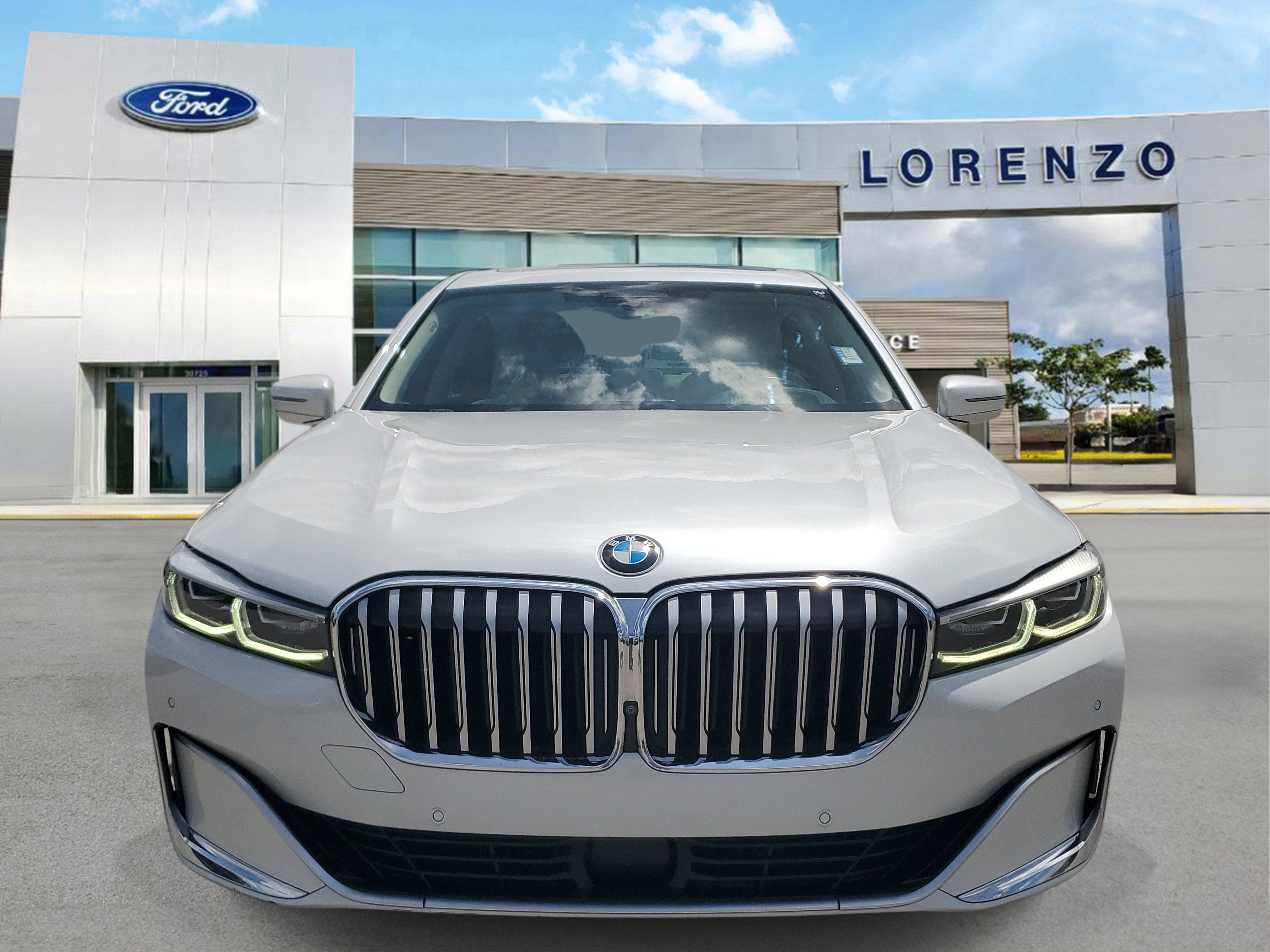 Used 2022 BMW 740i w/ Premium Package RWD image 2