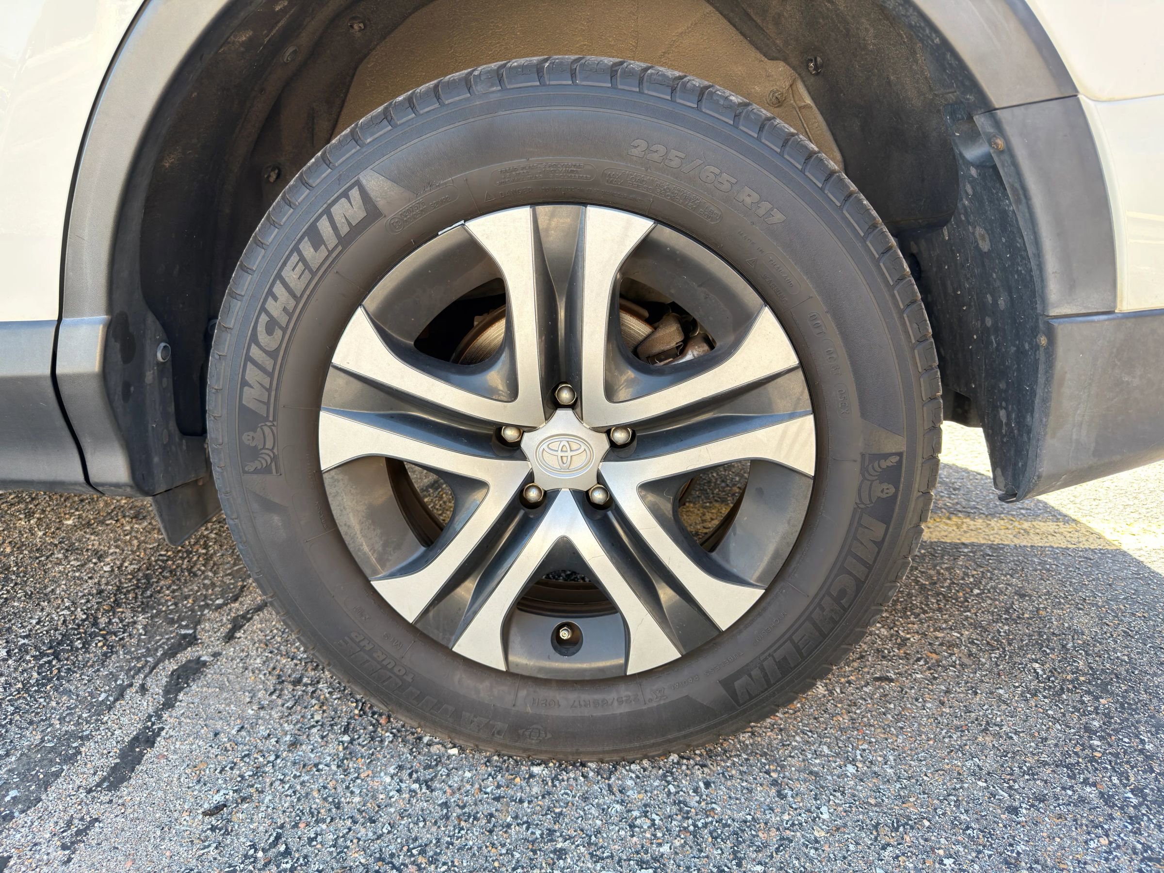 Used 2018 Toyota RAV4 LE w/ All Weather Liner Package AWD/4WD image 30