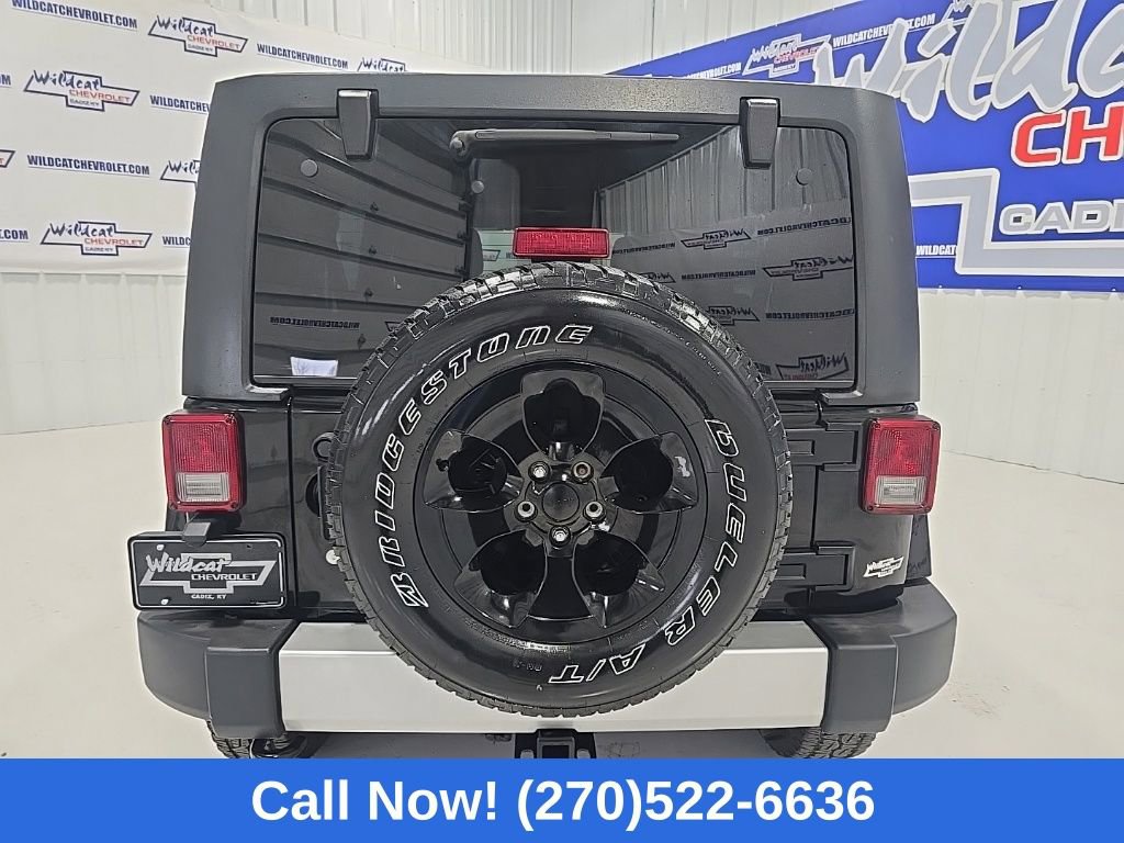 Used 2012 Jeep Wrangler Unlimited Sahara w/ Dual Top Group AWD/4WD image 7