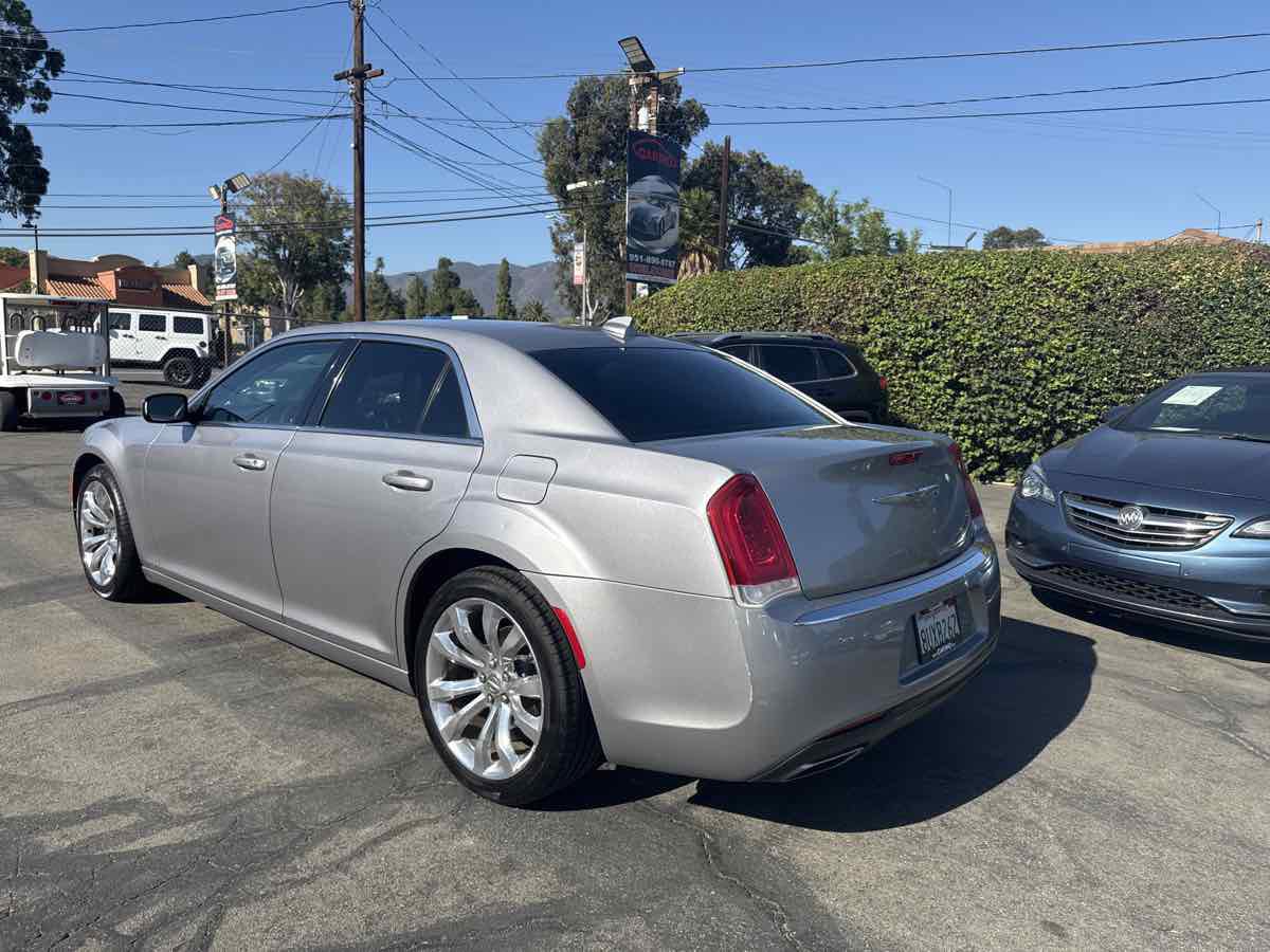 Used 2016 Chrysler 300 Limited image 5