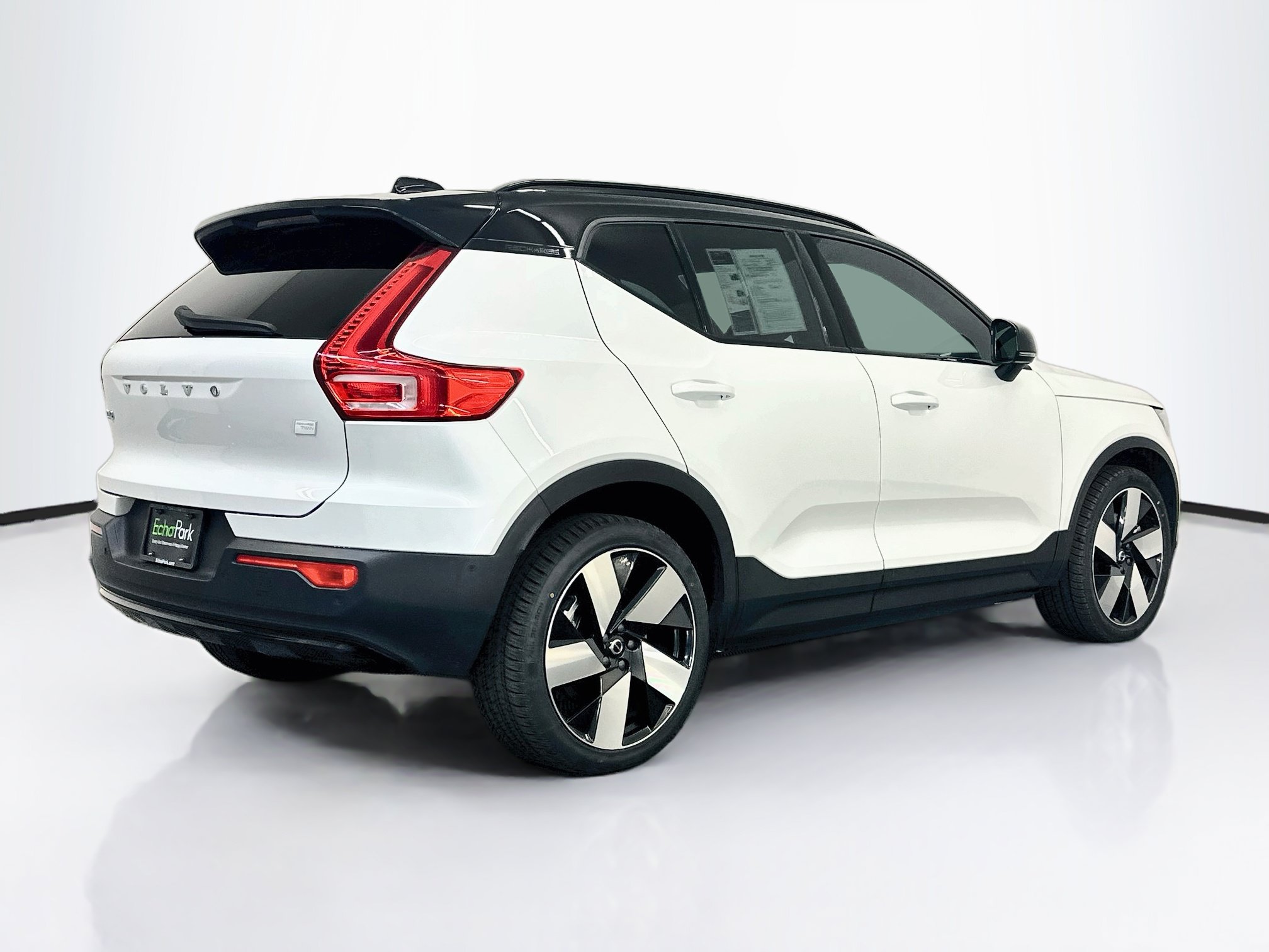 Used 2023 Volvo XC40 Recharge Ultimate AWD/4WD image 9
