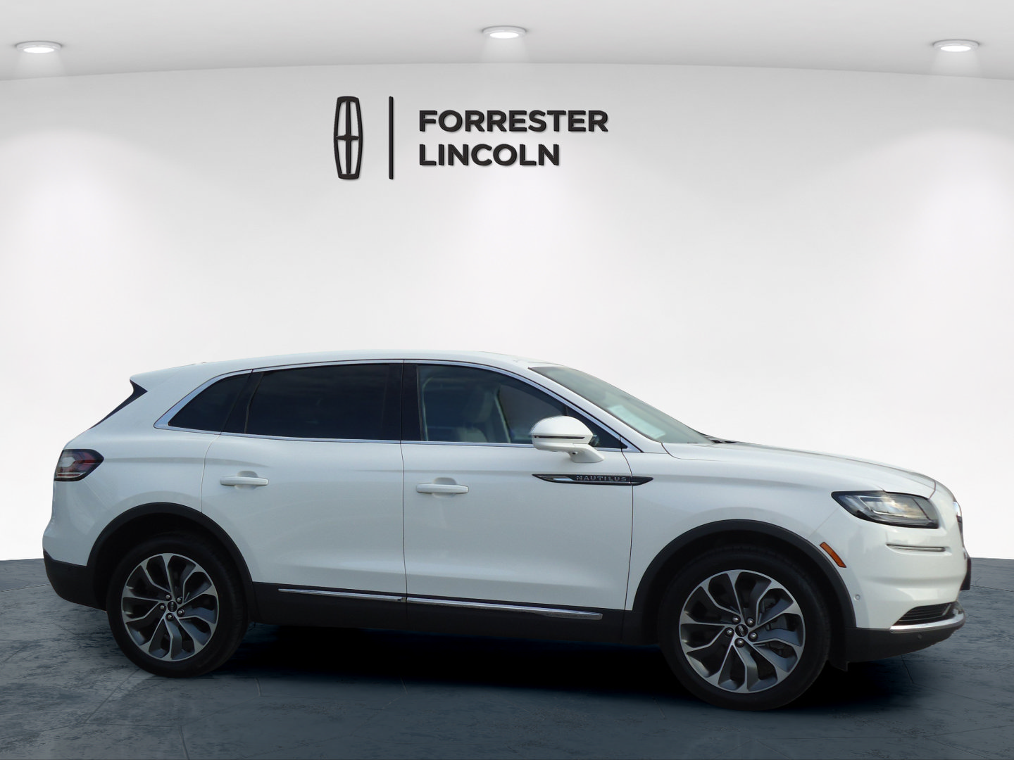 Certified 2023 Lincoln Nautilus Reserve w/ Equipment Group 201A AWD/4WD image 2