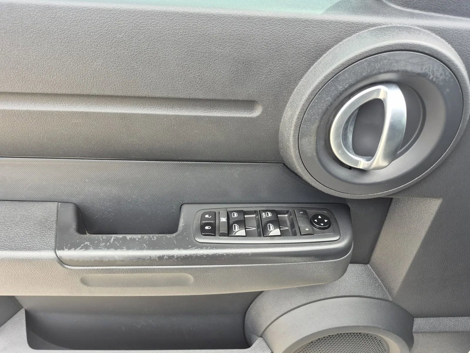 Used 2011 Dodge Nitro Heat RWD image 13