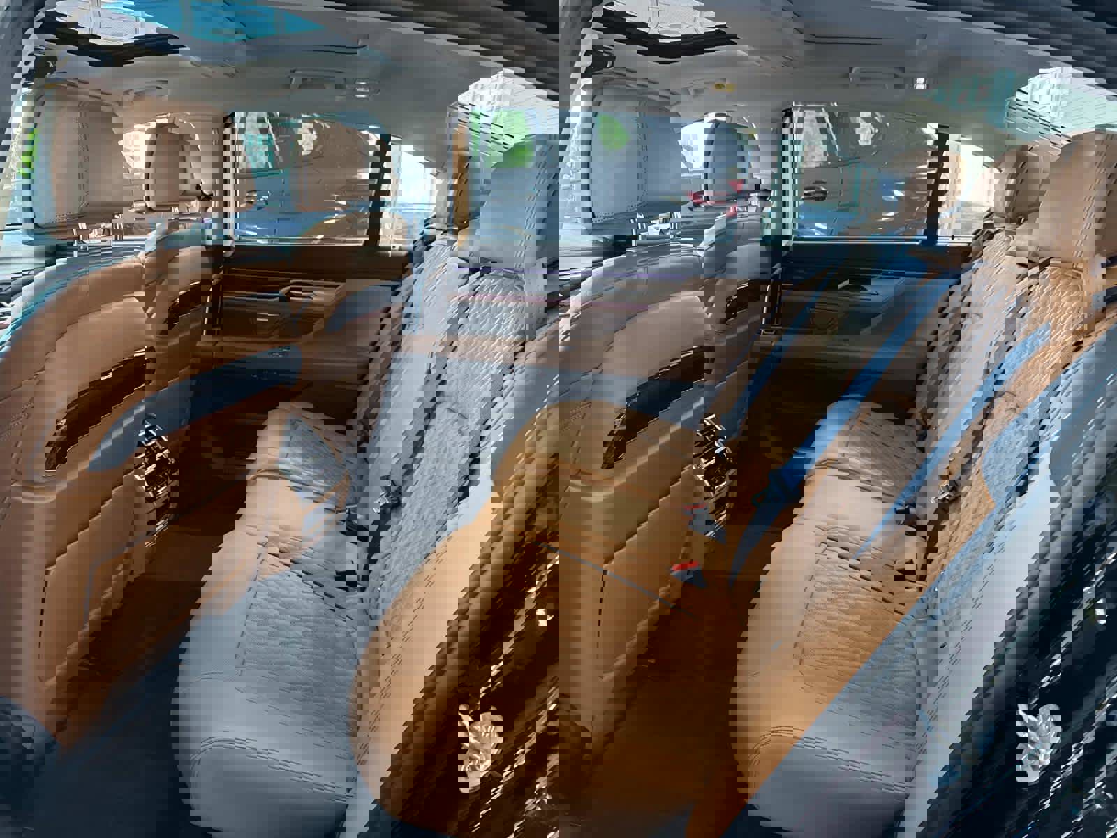 Used 2022 BMW 750i xDrive w/ Luxury Rear Seating Package image 14