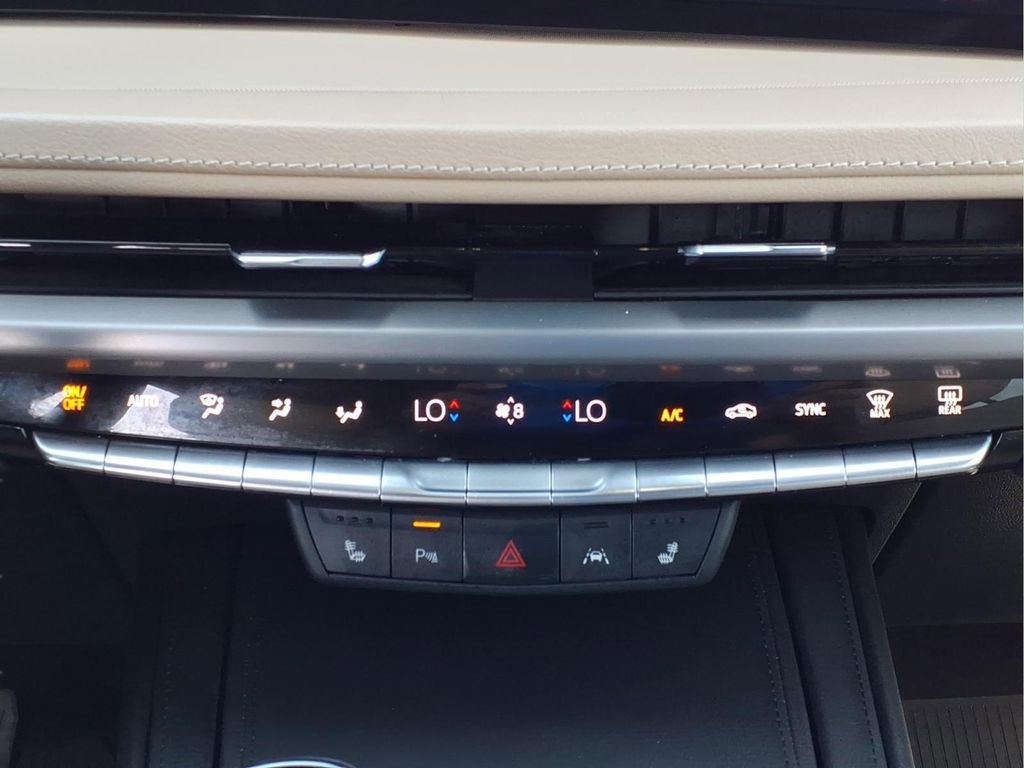 Used 2024 Cadillac XT4 Luxury w/ Cold Weather Package image 21