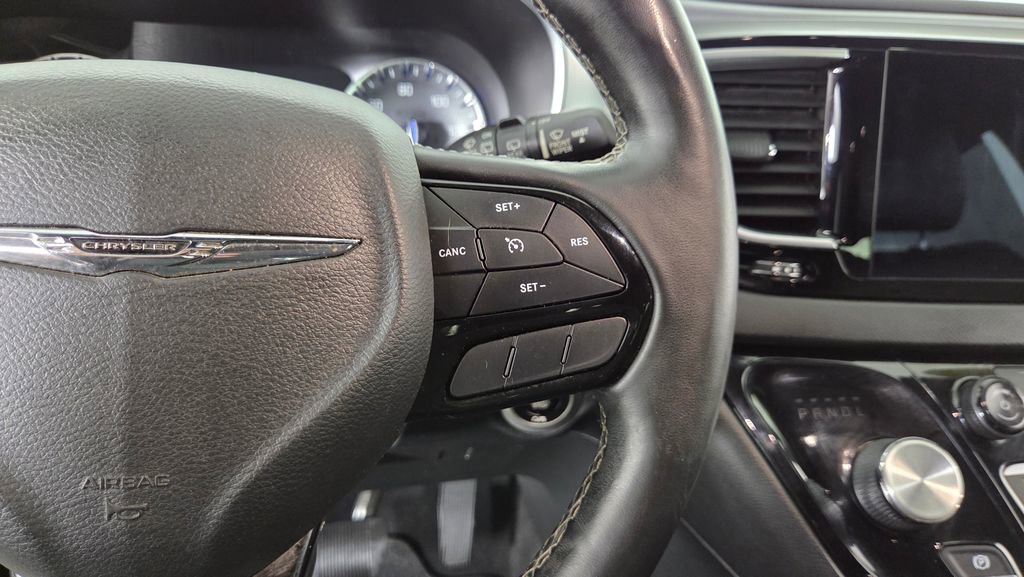Used 2018 Chrysler Pacifica Touring-L Plus w/ S Appearance Package FWD image 19