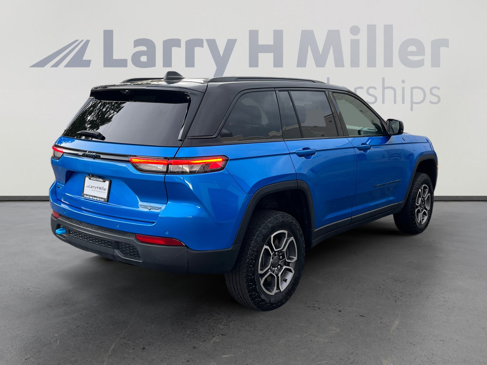 Used 2023 Jeep Grand Cherokee Trailhawk w/ Luxury Tech Group III AWD/4WD image 5