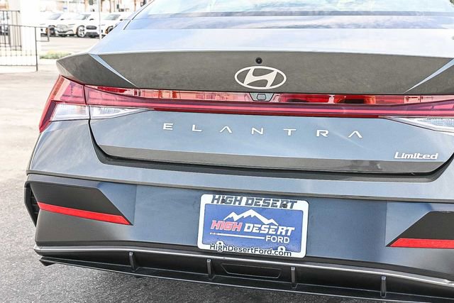 Used 2025 Hyundai Elantra Limited image 9