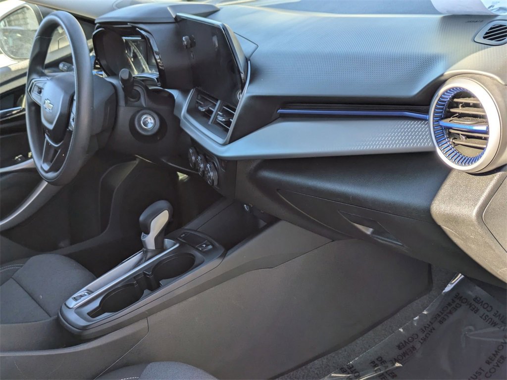 Used 2025 Chevrolet Trax LS image 31