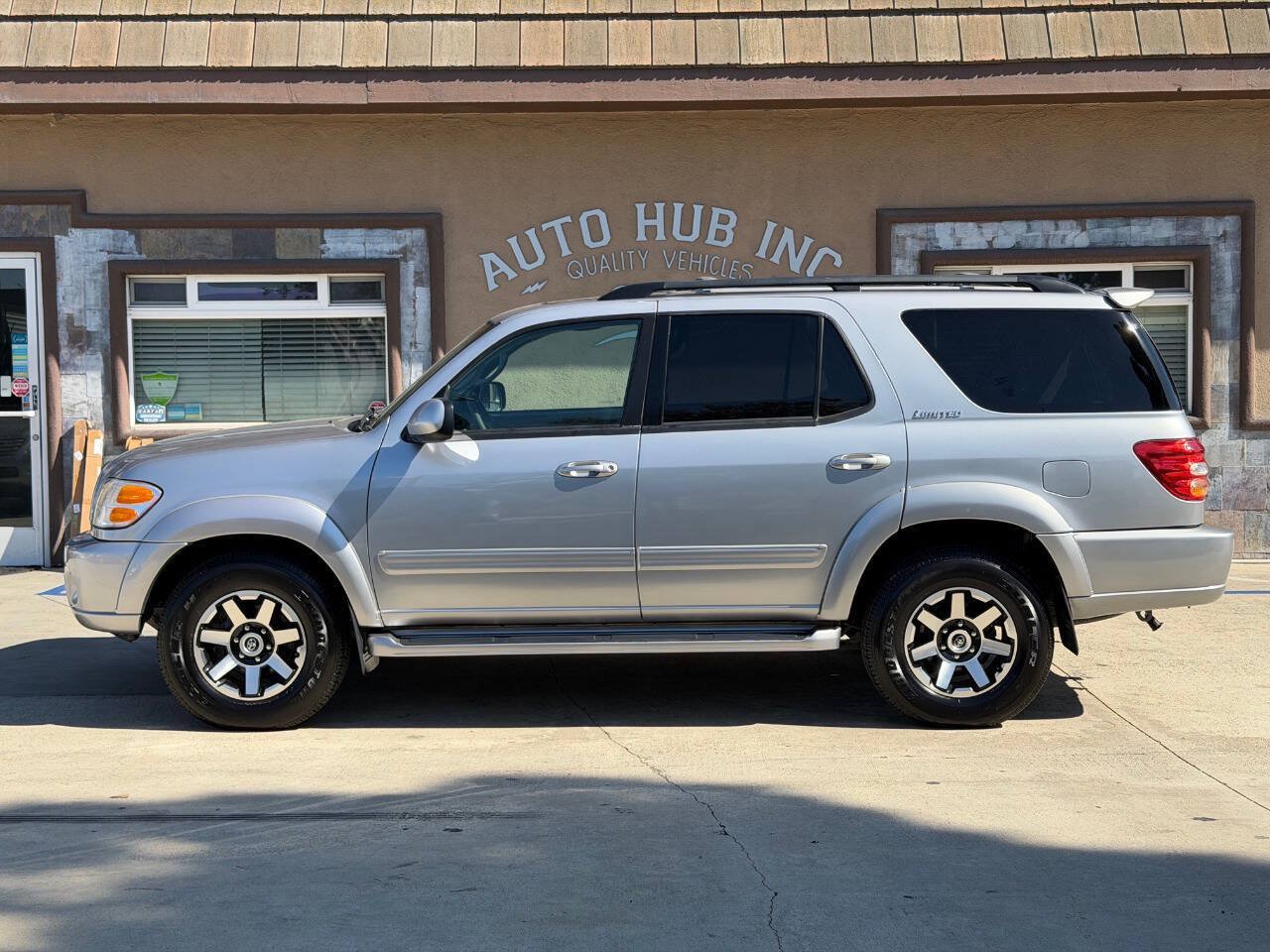 Used 2004 Toyota Sequoia Limited RWD image 6