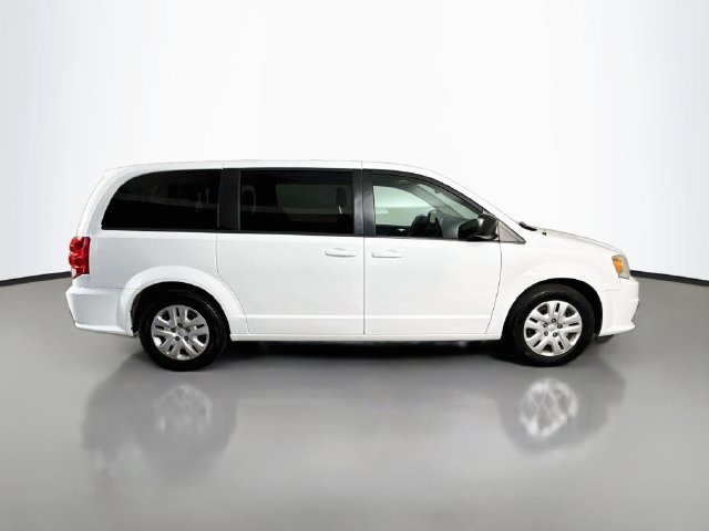 Used 2018 Dodge Grand Caravan SE w/ UConnect Hands-Free Group FWD image 11