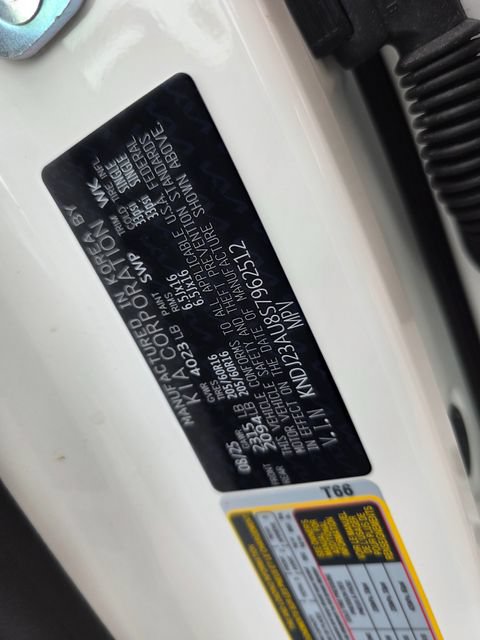 Certified 2025 Kia Soul LX w/ LX Technology Package FWD image 17
