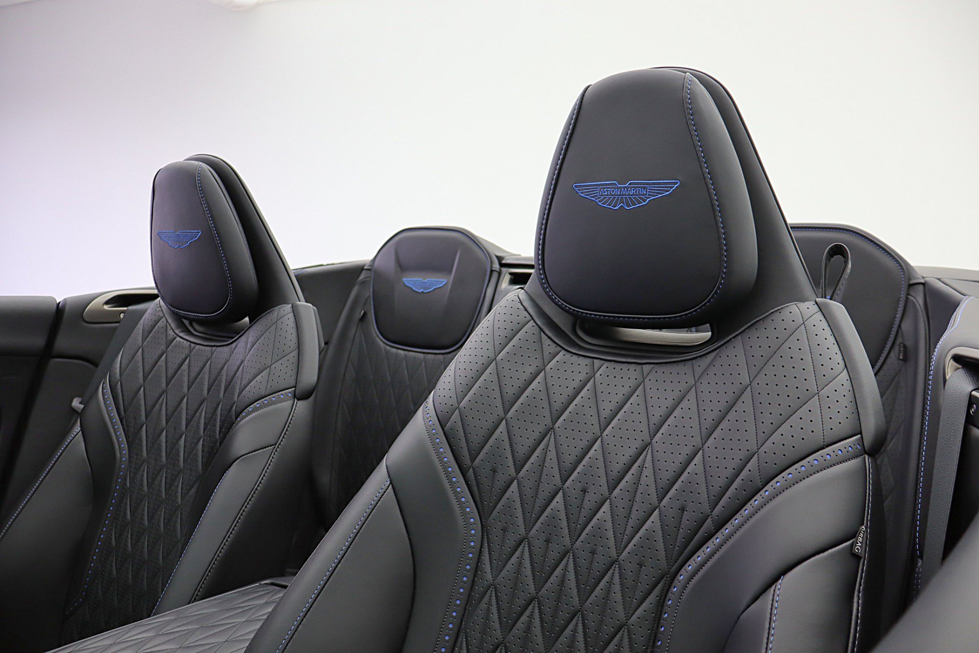 Used 2024 Aston Martin DB12 Convertible RWD image 41