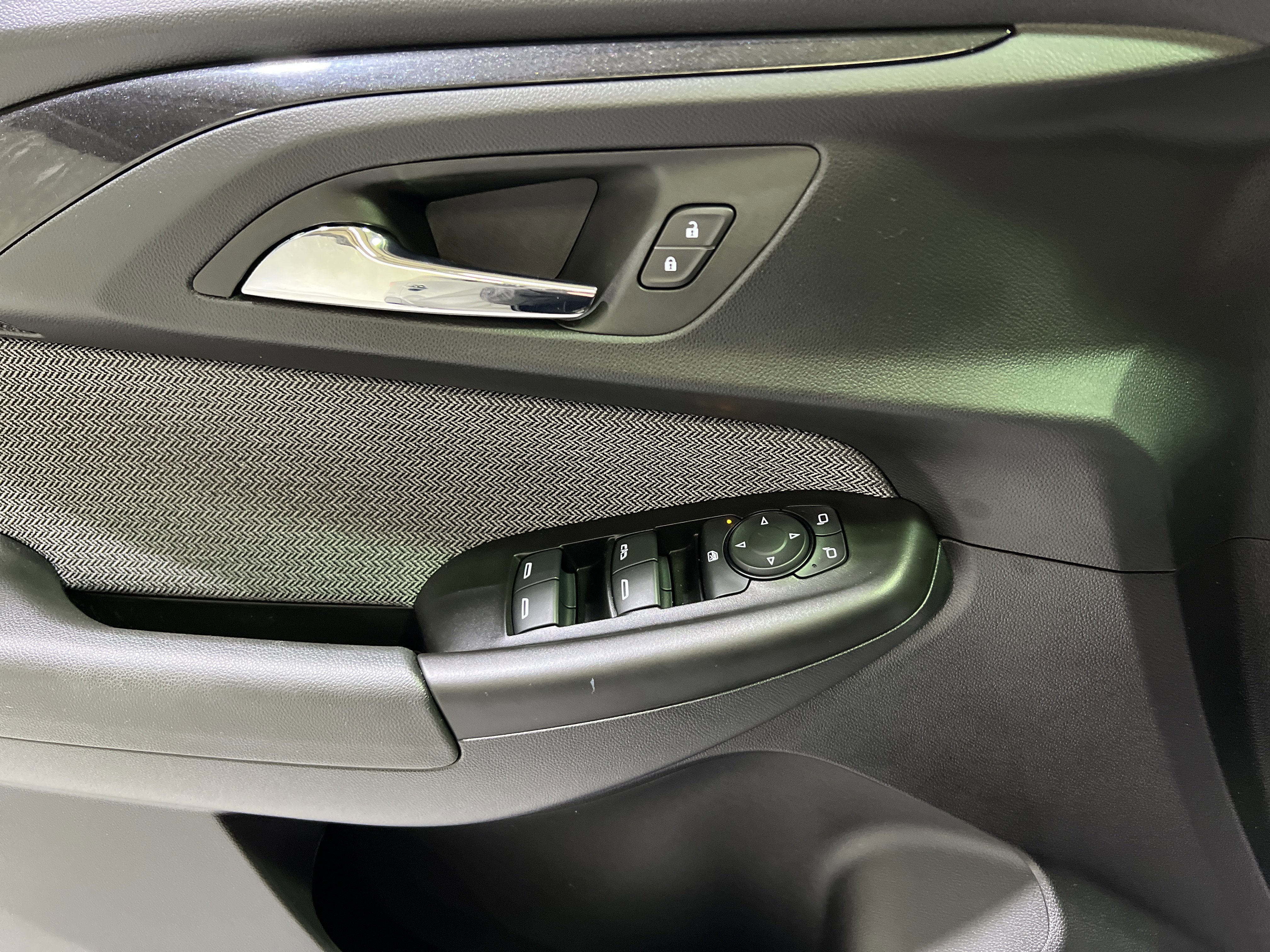 Used 2023 Chevrolet TrailBlazer LT image 24