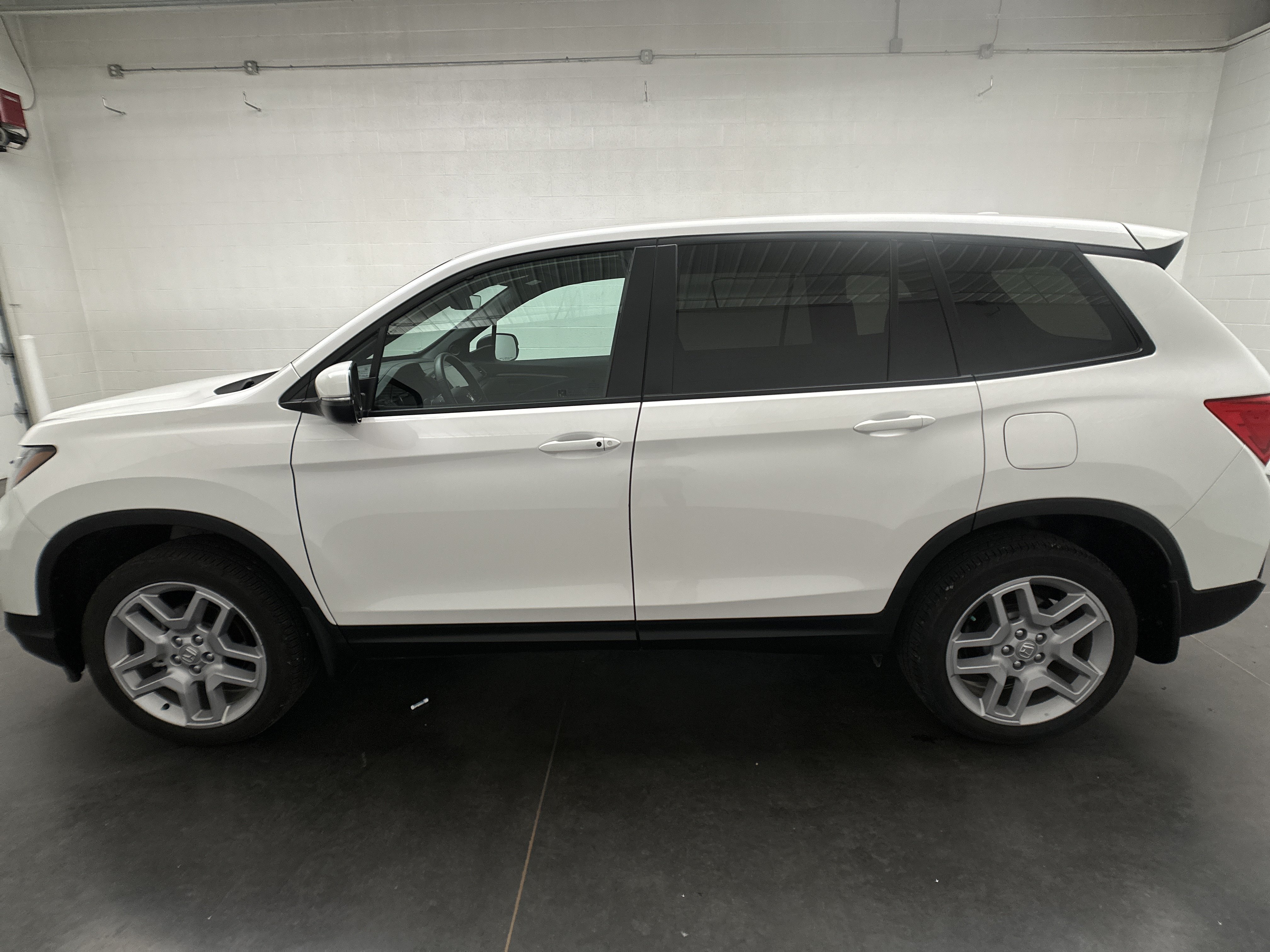 Used 2024 Honda Passport EX-L image 5