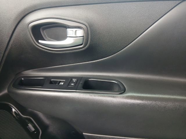 Used 2018 Jeep Renegade Altitude image 21