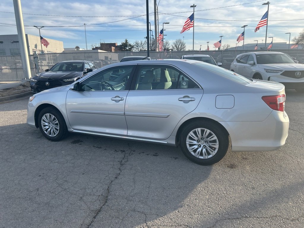 Used 2013 Toyota Camry LE image 10